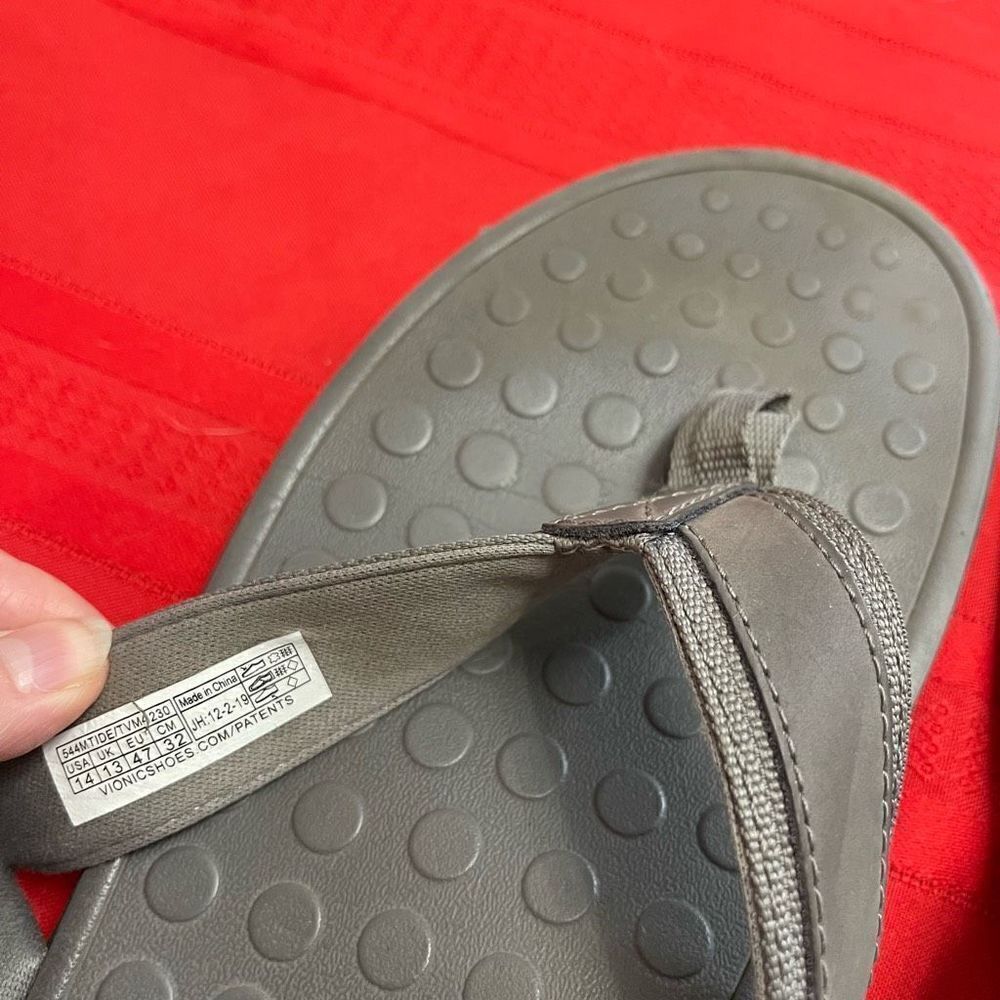 Vionic Men’s Grey Flip Flops Size 14 - Picture 4 of 8